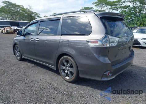 2016 Toyota Sienna Se 8 Passenger z USA, uszkodzony, nr VIN 5TDXK3DC9GS719995